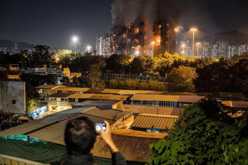 Hong Kongda yangın faciası 36 ölü, çaresiz bekleyiş sürüyor