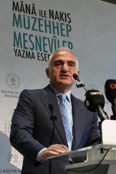 700 YILLIK YAZMA ESERLER İSTANBUL’DA BİR ARAYA GELDİ