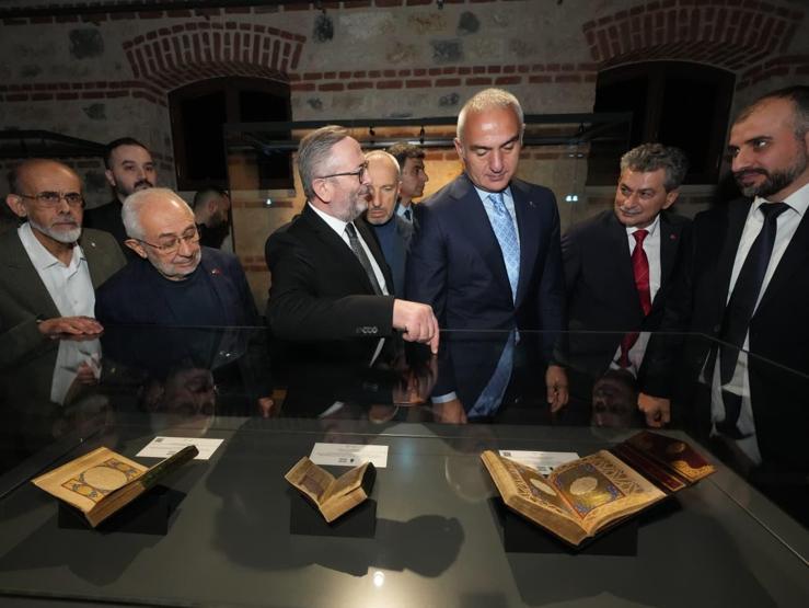 700 YILLIK YAZMA ESERLER İSTANBUL’DA BİR ARAYA GELDİ