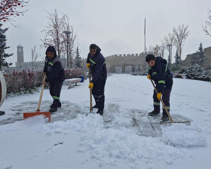 Doğu’da kar kapıyı çaldı: Erzurum ve Erzincan beyaza büründü
