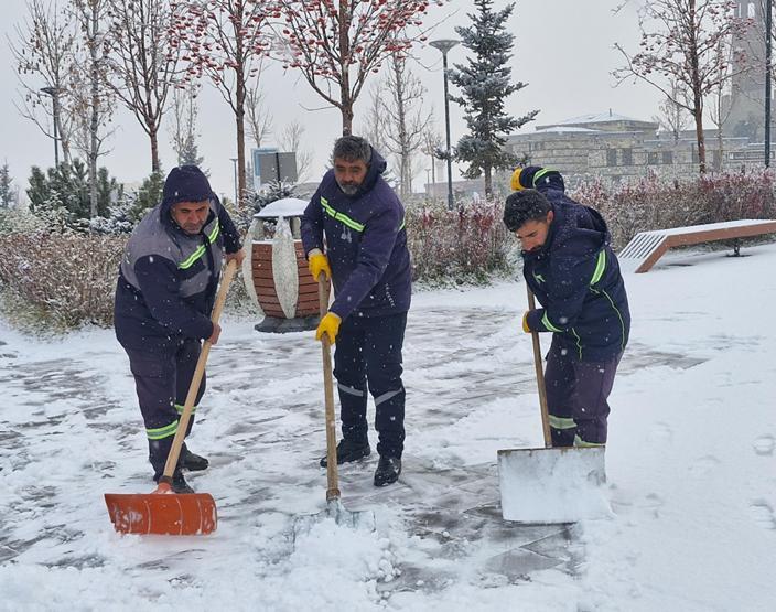 Doğu’da kar kapıyı çaldı: Erzurum ve Erzincan beyaza büründü
