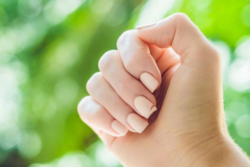 Hem tırnakları güçlendiriyor hem de etleri nemlendiriyor Hazırlaması çok kolay: İşte 4 malzemeli basit karışım