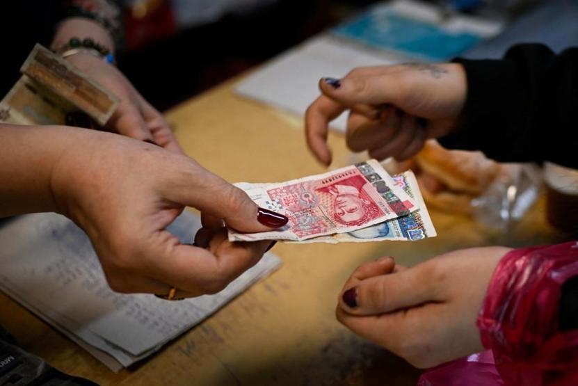 Bulgaristanda euro endişesi: Köylerde çift fiyat etiketi karışıklık ve tedirginlik yarattı