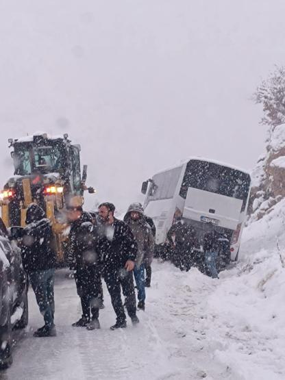 Siirte beyaz esaret: 45 köy yolu ulaşıma kapandı