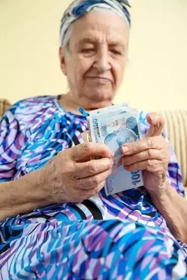 EMEKLİ MAAŞI ZAMMI 2026 SSK , BAĞKUR 16.881 TL, 18.000 TL ALANLAR İÇİN HESAPLAMA TABLOSU 2026da emekli maaşı ne kadar olacak, yüzde kaç zam gelecek
