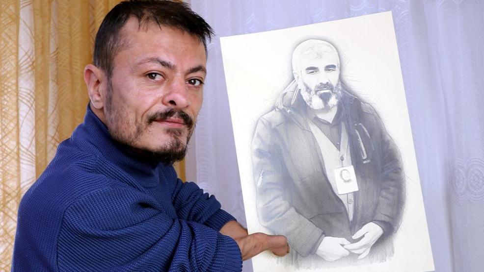 Engel tanımayan sanat: Vedat Kiyat dirsekleriyle hayata resim çiziyor