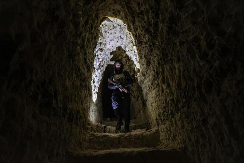 Vinçli mekanizma ile iniliyor İşte Halepteki yer altı tünelleri