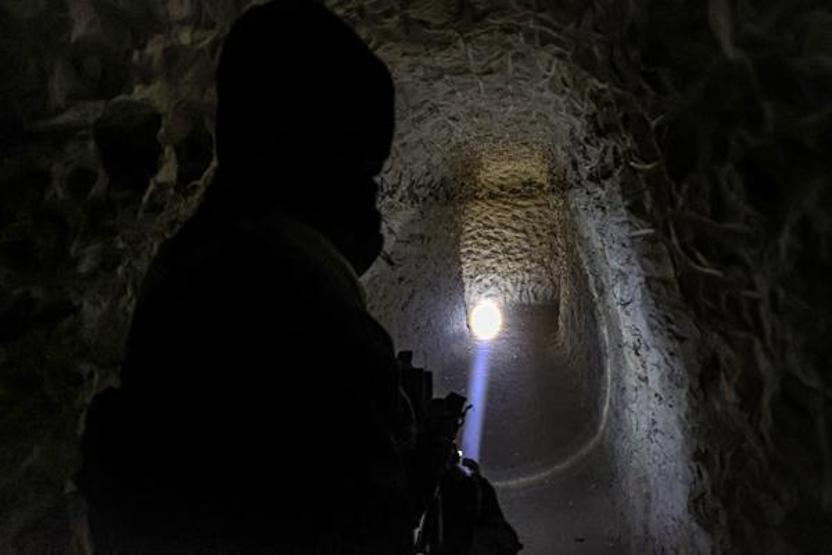Vinçli mekanizma ile iniliyor İşte Halepteki yer altı tünelleri