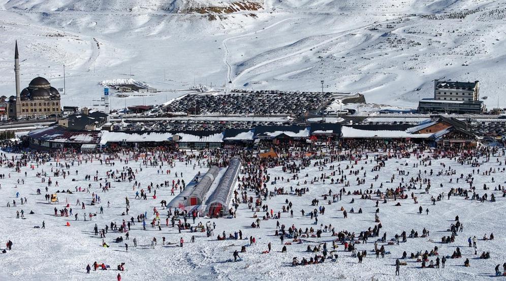 Erciyes Kayak Merkezine sömestirenin ilk hafta sonunda 250 bin ziyaretçi