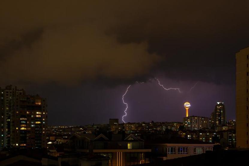 HAFTA SONU PLANI YAPACAKLAR DİKKAT Meteorolojiden peş peşe uyarı: Kar, sağanak ve fırtına geliyor
