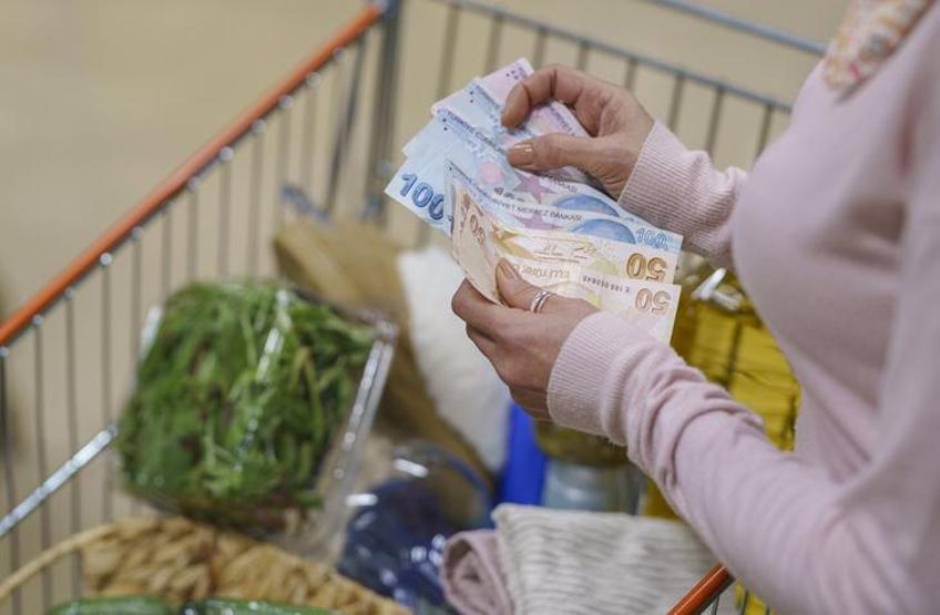 Fırsatçılar Ramazan öncesi harekete geçti Gıda fiyatları uçtu: Marketlerde yüzde 40’a varan artış