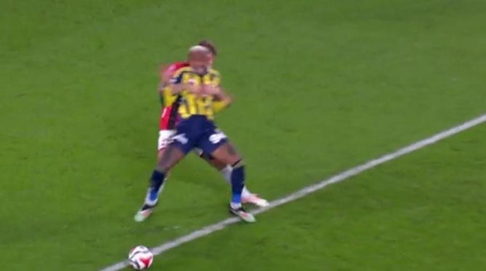 Fenerbahçe - Gençlerbirliği maçı sonrası tartışmalı pozisyonlar değerlendirildi: Kırmızı kart görmeliydi...