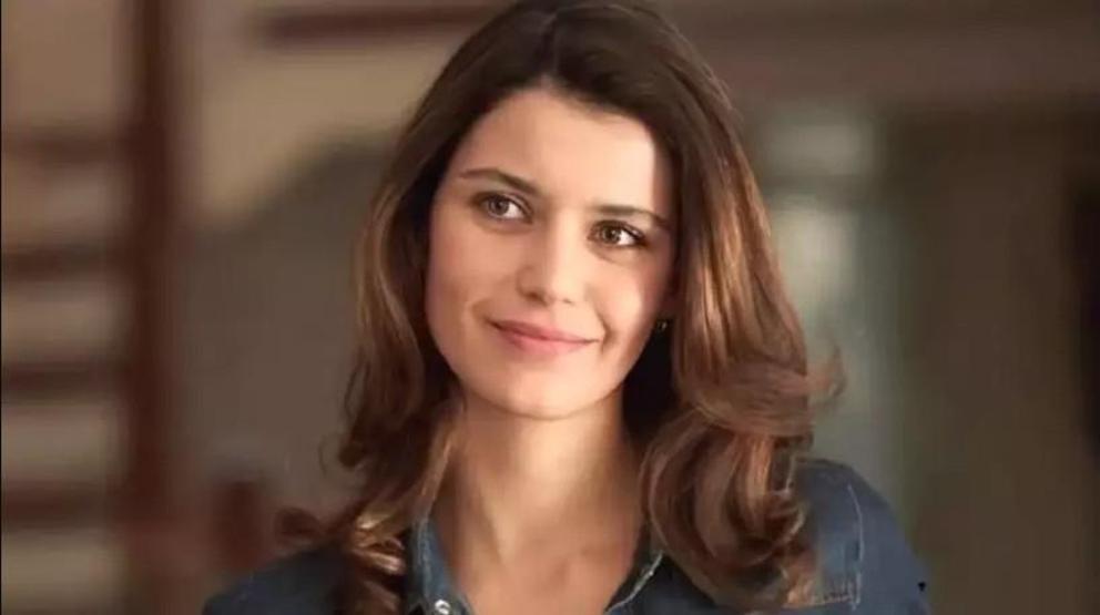 Beren Saat’ten Beklenmedik Adım: İlk Şarkısı CapitaliZoo Yayında