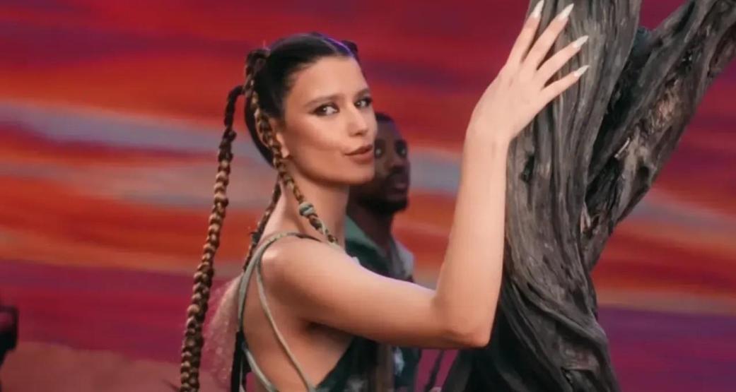 Hande Ataizi, Beren Saatin Yeni Şarkısını Böyle Yorumladı