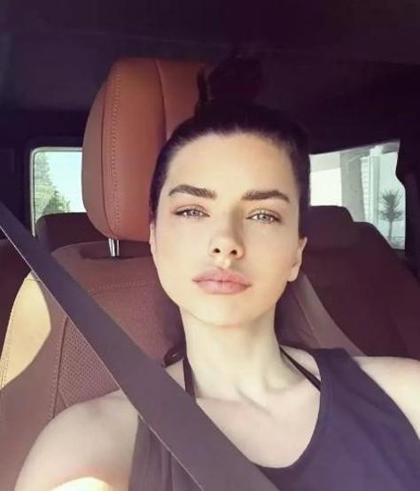 Merve Boluğur’un Paylaşımı Olay Oldu Photoshop Detayı Gözlerden Kaçmadı