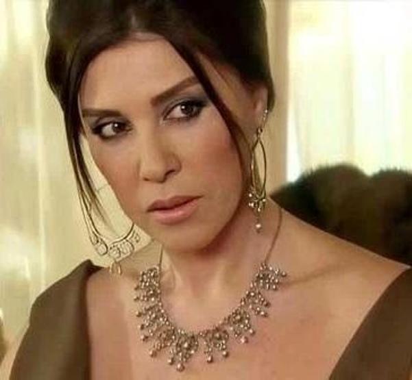 Aşk-ı Memnunun Firdevsi Nebahat Çehre yeni bir estetik tartışmasının fitilini ateşledi: Çizgisiz kalmak bana göre değil