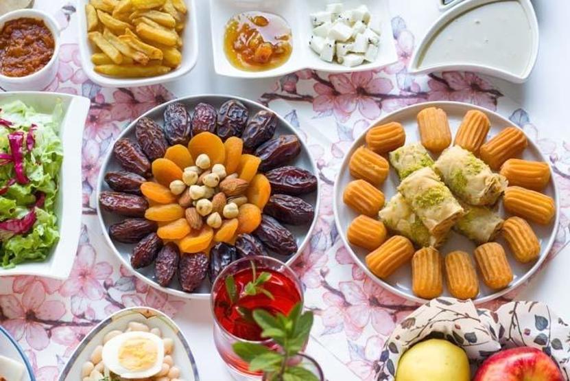Güllaçtan Baklavaya Hangi Tatlı Masum, Hangisi Tuzak İnsülin Yükü, Yağ Kalitesi ve Metabolik Etki... Ramazan Tatlıları İçin Metabolik Puanlama