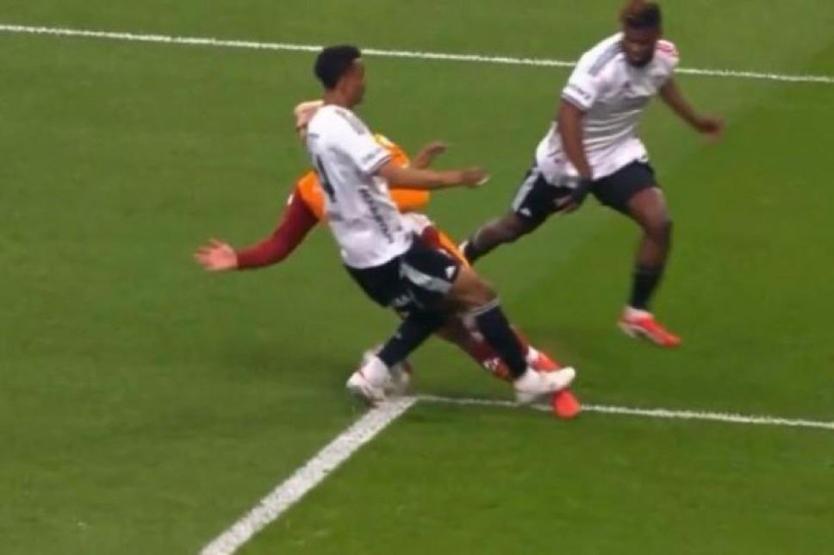 Beşiktaş-Galatasaray derbisinin tartışmalı pozisyonları incelendi: Penaltı, kırmızı kart