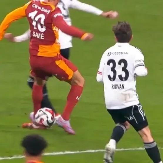 Beşiktaş-Galatasaray derbisinin tartışmalı pozisyonları incelendi: Penaltı, kırmızı kart