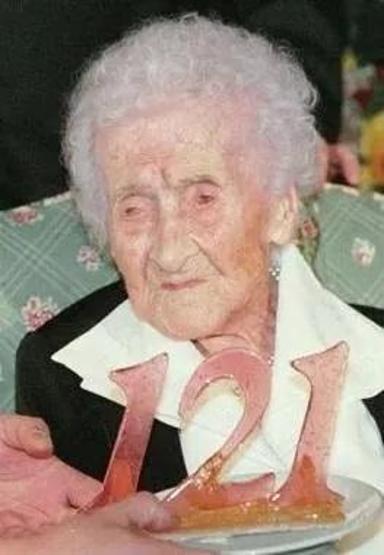 Dünyanın en uzun süre yaşayan insanı unvanı hala onun 122 yaşına kadar yaşadı Sırrı bu detayda saklı