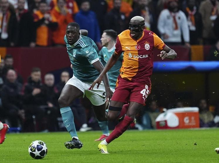 Galatasarayın eski yıldızı Wesley Sneijderden, Liverpoola tepki: Noa Langın parmağının hesabını verin