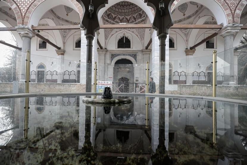 Bursa’daki 2. Murad Camisi’nde 600 yıllık havuz kalıntısı bulundu