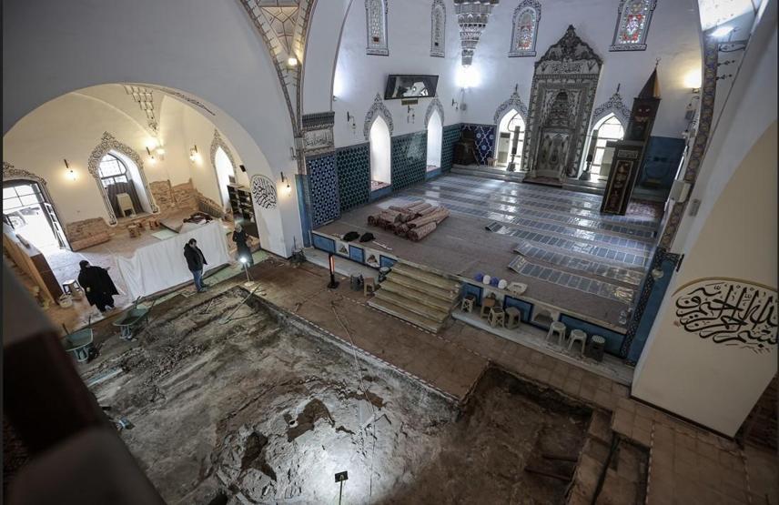 Bursa’daki 2. Murad Camisi’nde 600 yıllık havuz kalıntısı bulundu