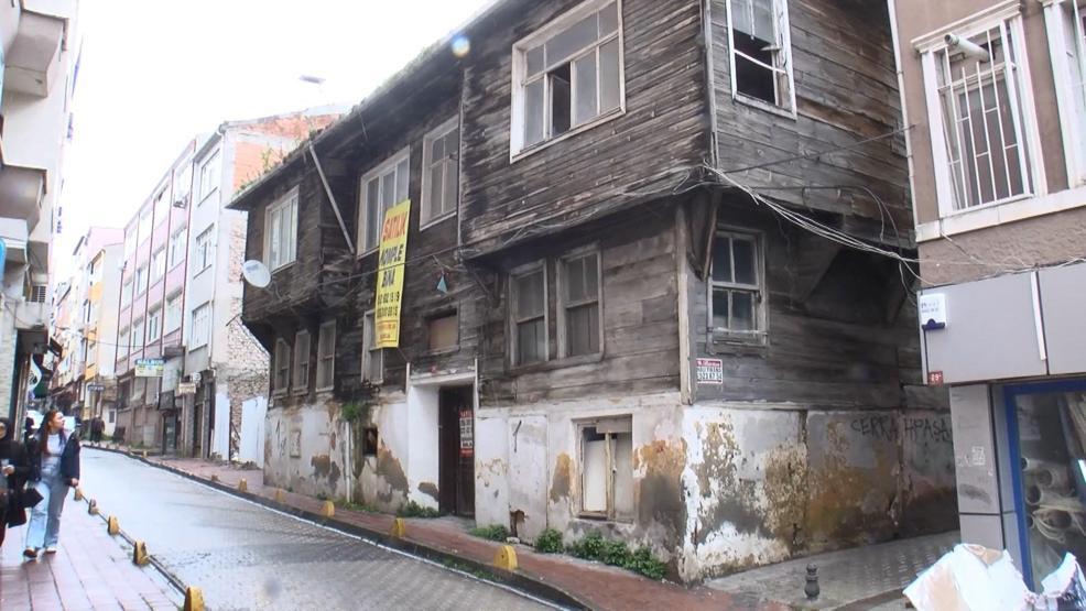 İstanbulun göbeğinde define avına suçüstü: 3 gözaltı