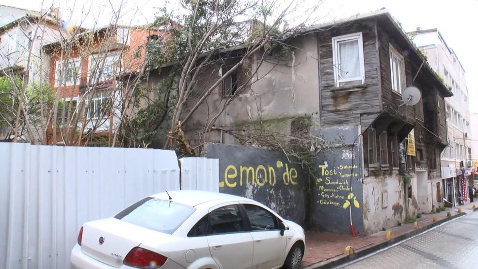 İstanbulun göbeğinde define avına suçüstü: 3 gözaltı