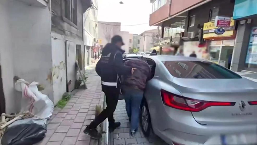 İstanbulun göbeğinde define avına suçüstü: 3 gözaltı