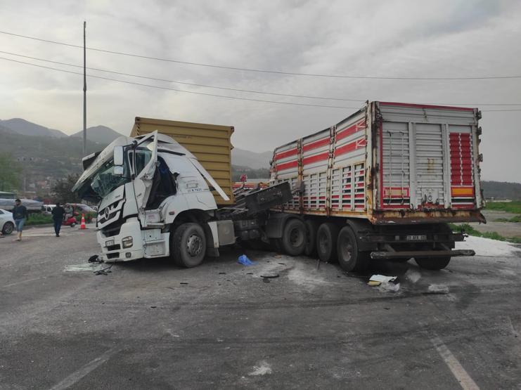 Hatayda kafa kafaya facia: 3 yaralı