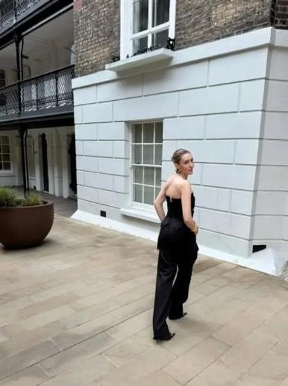 Sinem Kobal Londra sokaklarında tarzıyla göz kamaştırdı