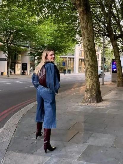 Sinem Kobal Londra sokaklarında tarzıyla göz kamaştırdı
