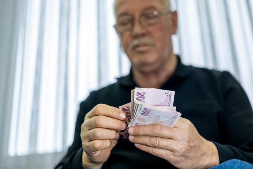 SON DAKİKA HABERİ | 80 BİN TL ÖDENECEK Emekli promosyonlarında mayıs yarışı: Bankalar ek avantajlarla rekabeti kızıştırdı