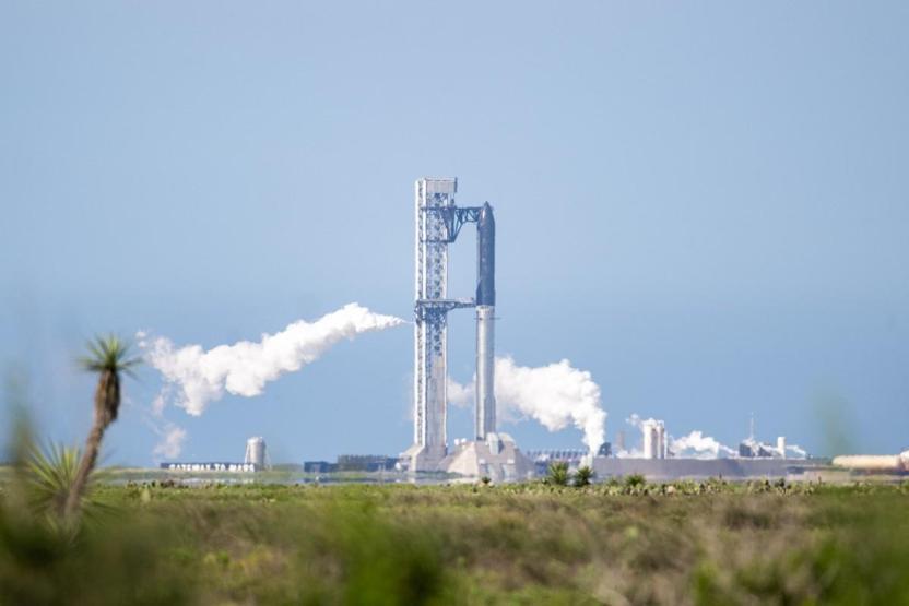 Saniyeler kala durduruldu SpaceXte alarm: Megaroketi fırlatma giriminde hareketli anlar yaşandı...