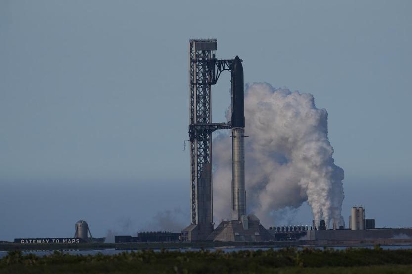 Saniyeler kala durduruldu SpaceXte alarm: Megaroketi fırlatma giriminde hareketli anlar yaşandı...