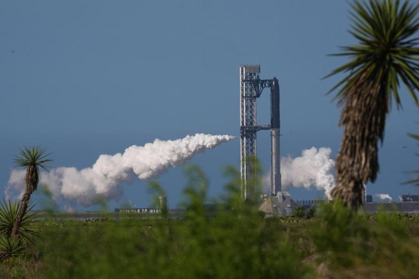 Saniyeler kala durduruldu SpaceXte alarm: Megaroketi fırlatma giriminde hareketli anlar yaşandı...