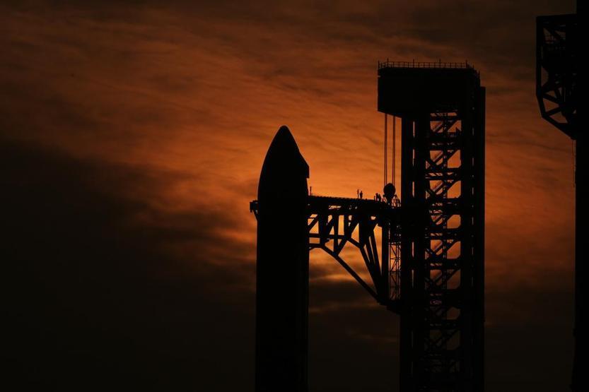 Saniyeler kala durduruldu SpaceXte alarm: Megaroketi fırlatma giriminde hareketli anlar yaşandı...