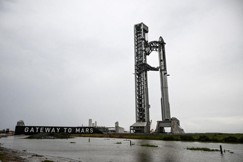 Saniyeler kala durduruldu SpaceXte alarm: Megaroketi fırlatma giriminde hareketli anlar yaşandı...