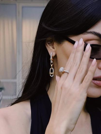 Hande Erçel dekolteli siyah elbisesiyle göz kamaştırdı Gören aynı şeyi söyledi: Muhteşem