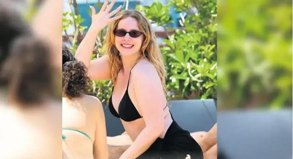 Hayal Köseoğlu tektaşını gösterdi, Bodrum tatili devam ediyor