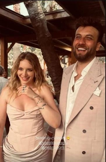 Hayal Köseoğlu tektaşını gösterdi, Bodrum tatili devam ediyor
