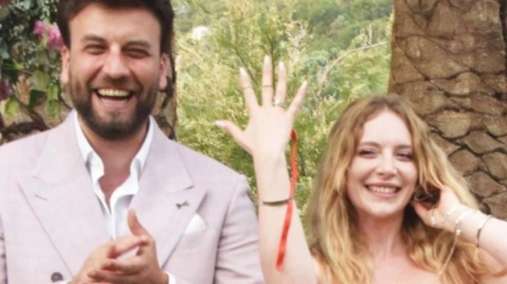 Hayal Köseoğlu tektaşını gösterdi, Bodrum tatili devam ediyor