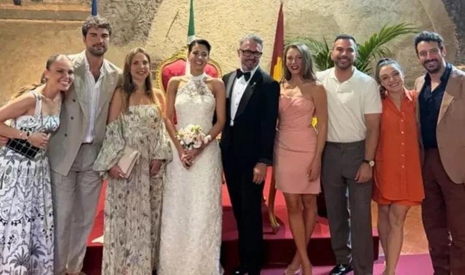 Roma’da Romantik Düğün İbrahim Selim ve Ayşe Şeyma Keten Evlendi... Serenay Sarıkayadan Aslı Envere Nikahta Kimler Yoktu ki...