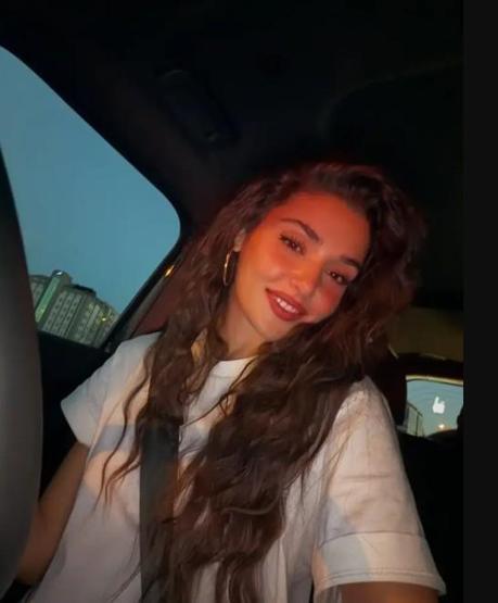 Hande Erçel Sanal Medyayı Salladı: “Üzmek Tehlikeli ve Yasaktır”