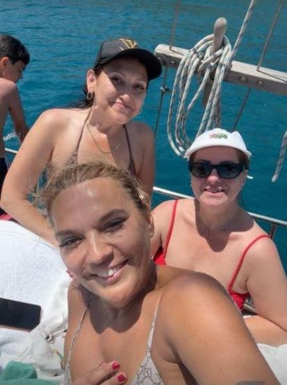 Demet Akalından bikinili tatil pozu Kim der 54 yaşında