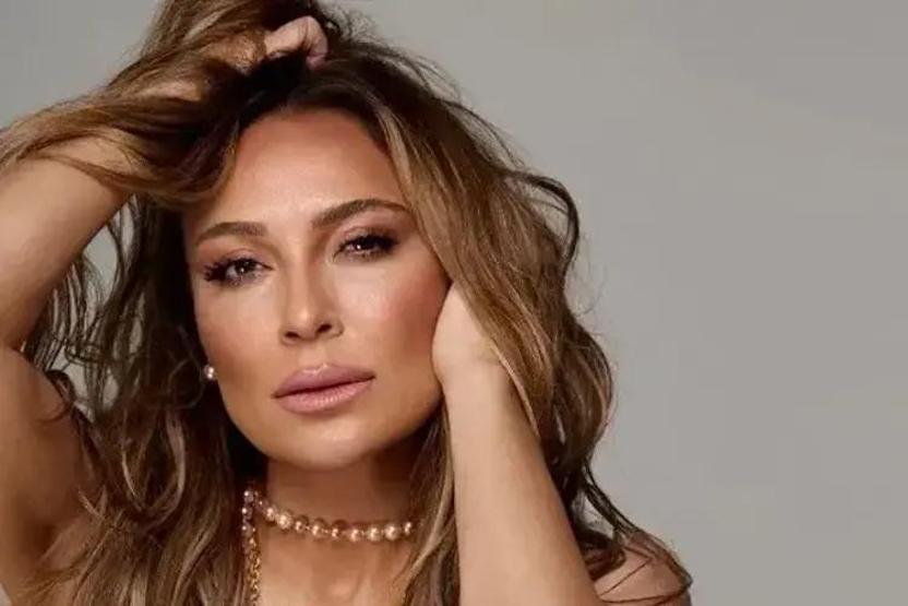 KONSERDE YÜREK BURKAN AN: Ziynet Sali Sahnede Hıçkıra Hıçkıra Ağladı Sevenlerini Duygulandıran Anma