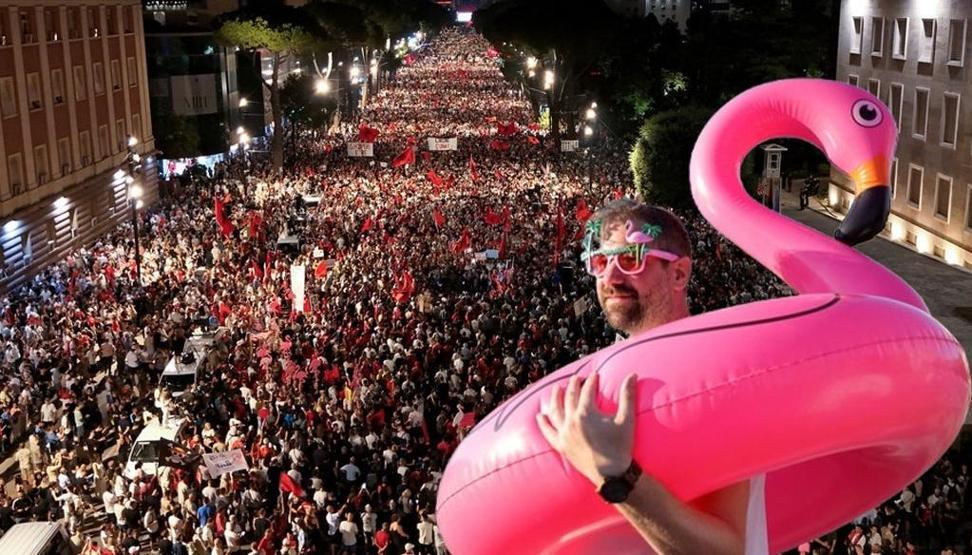 On binler pembe flamingolarla yine sokaklarda Balkan ülkesinde öfke, dalga dalga büyüyor…