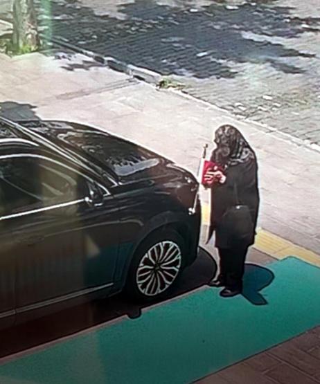 Yürekleri ısıtan görüntü Vali Polattan anlamlı hediye