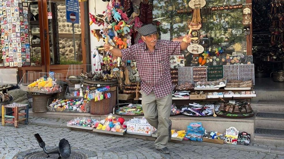 Pür dikkat izledi: İzlanda Başbakanına Ankara usulü karşılama